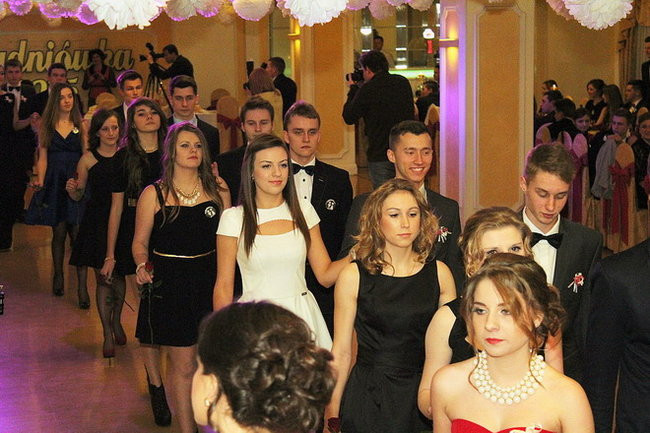 Przednia zabawa uczniów I LO w Rawiczu (zdjęcia)