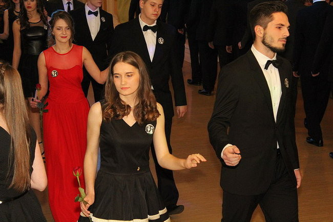 Przednia zabawa uczniów I LO w Rawiczu (zdjęcia)