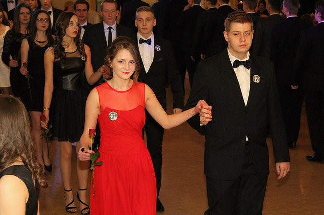 Przednia zabawa uczniów I LO w Rawiczu (zdjęcia)