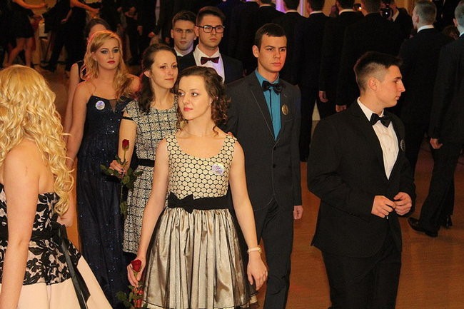 Przednia zabawa uczniów I LO w Rawiczu (zdjęcia)