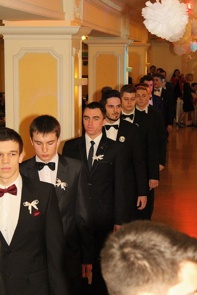 Przednia zabawa uczniów I LO w Rawiczu (zdjęcia)