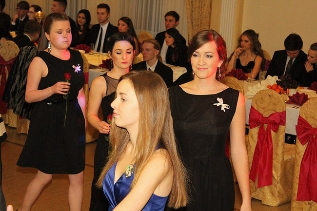 Przednia zabawa uczniów I LO w Rawiczu (zdjęcia)