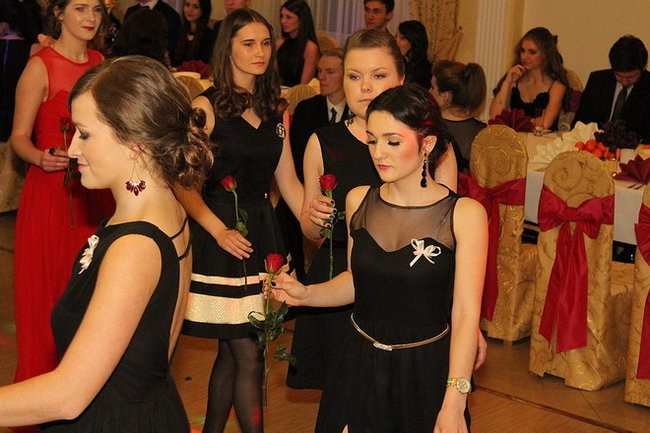 Przednia zabawa uczniów I LO w Rawiczu (zdjęcia)