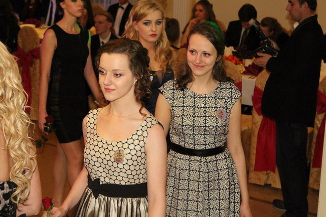 Przednia zabawa uczniów I LO w Rawiczu (zdjęcia)