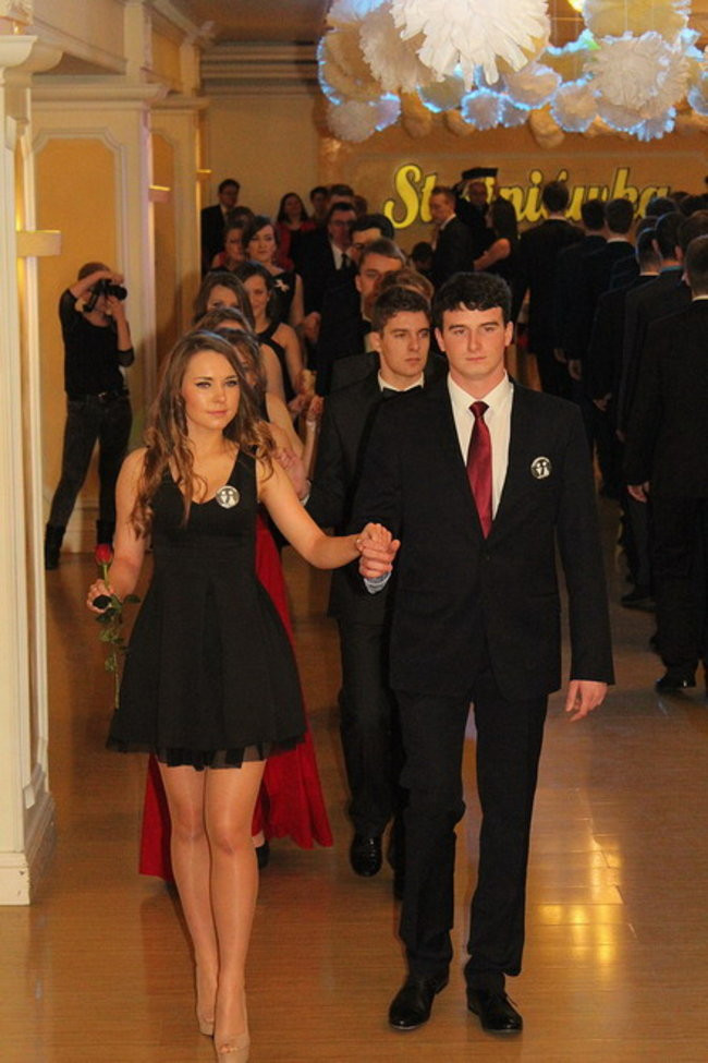 Przednia zabawa uczniów I LO w Rawiczu (zdjęcia)