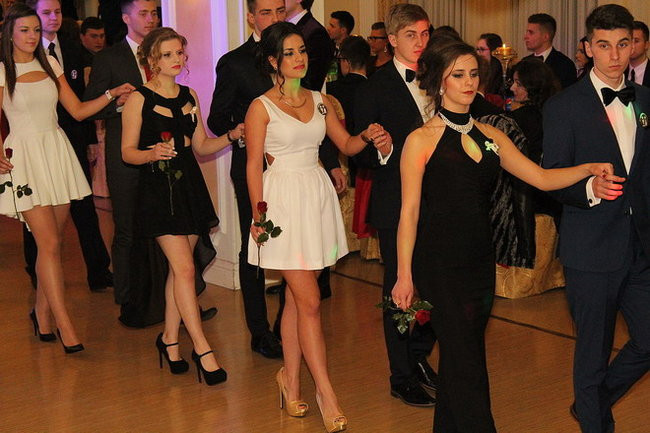 Przednia zabawa uczniów I LO w Rawiczu (zdjęcia)