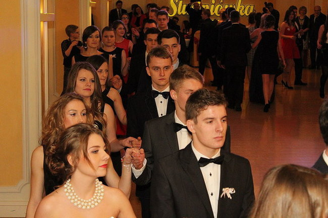 Przednia zabawa uczniów I LO w Rawiczu (zdjęcia)