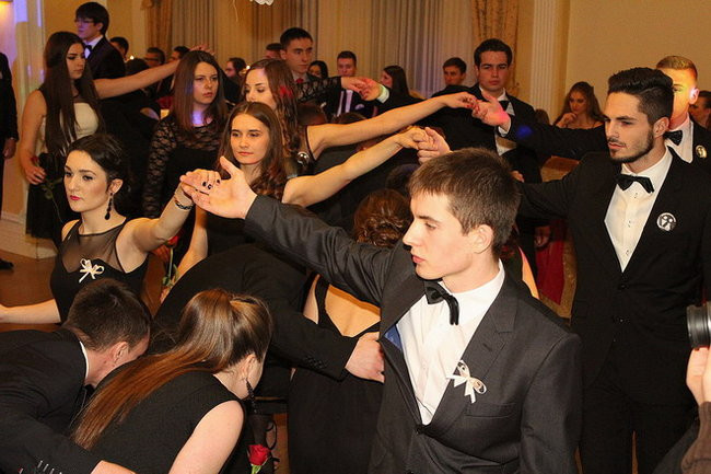 Przednia zabawa uczniów I LO w Rawiczu (zdjęcia)