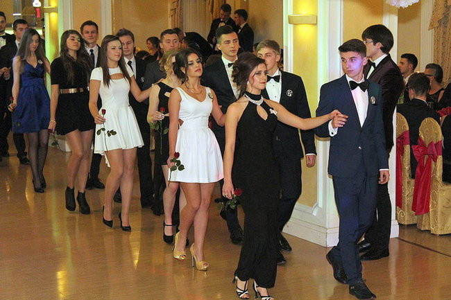 Przednia zabawa uczniów I LO w Rawiczu (zdjęcia)