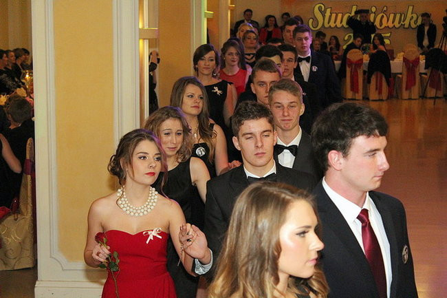 Przednia zabawa uczniów I LO w Rawiczu (zdjęcia)