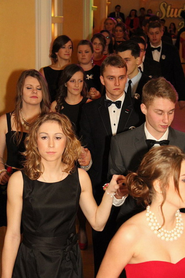 Przednia zabawa uczniów I LO w Rawiczu (zdjęcia)