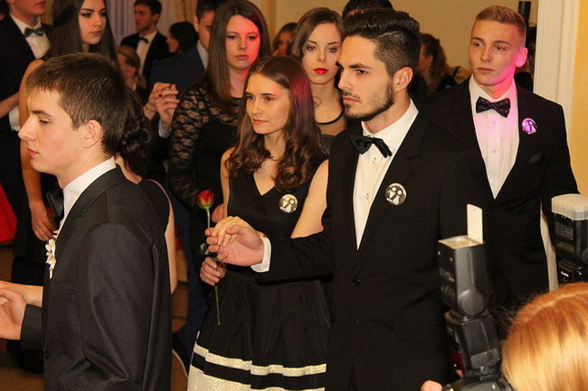 Przednia zabawa uczniów I LO w Rawiczu (zdjęcia)