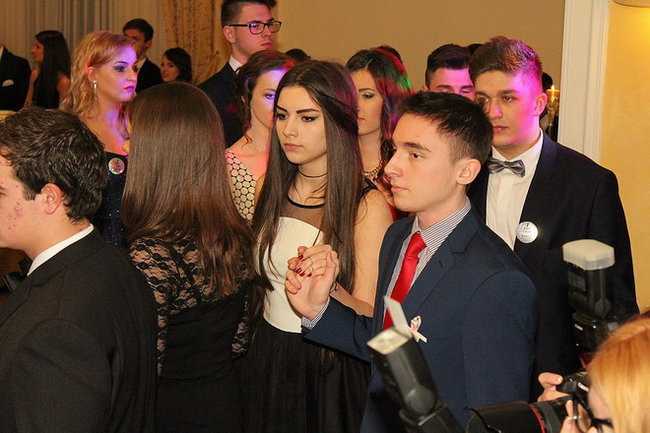 Przednia zabawa uczniów I LO w Rawiczu (zdjęcia)