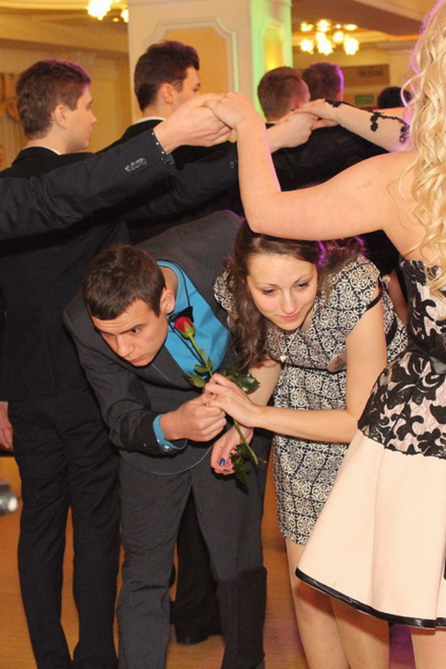 Przednia zabawa uczniów I LO w Rawiczu (zdjęcia)