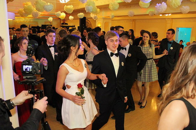 Przednia zabawa uczniów I LO w Rawiczu (zdjęcia)