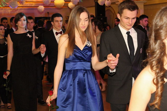 Przednia zabawa uczniów I LO w Rawiczu (zdjęcia)