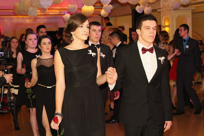 Przednia zabawa uczniów I LO w Rawiczu (zdjęcia)