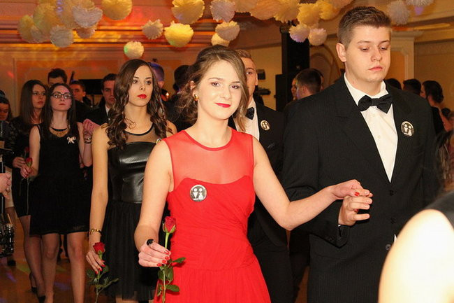 Przednia zabawa uczniów I LO w Rawiczu (zdjęcia)