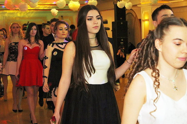 Przednia zabawa uczniów I LO w Rawiczu (zdjęcia)