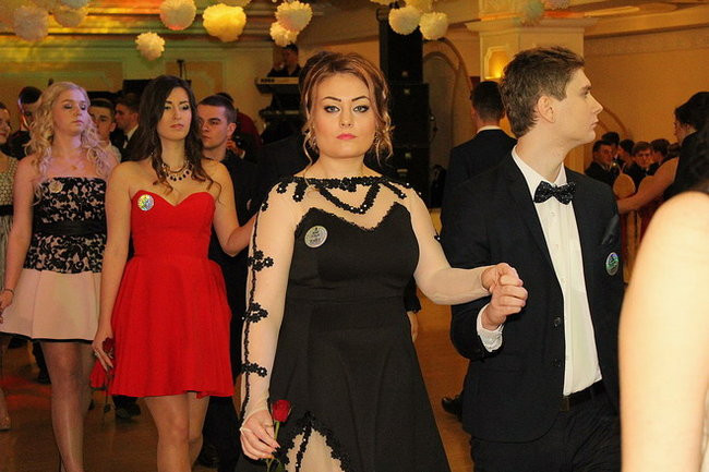 Przednia zabawa uczniów I LO w Rawiczu (zdjęcia)