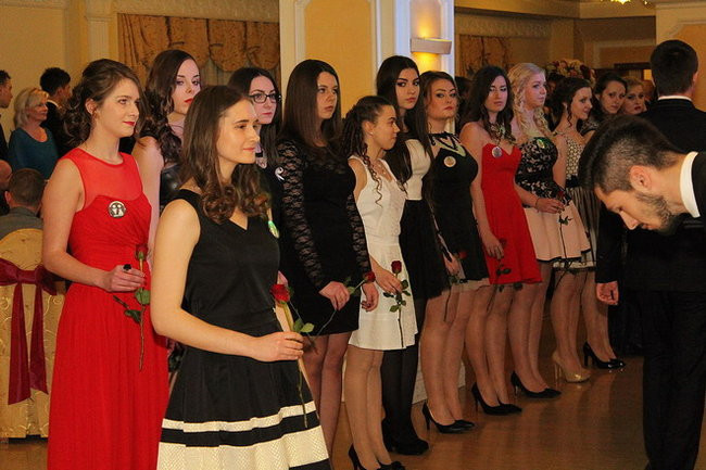 Przednia zabawa uczniów I LO w Rawiczu (zdjęcia)