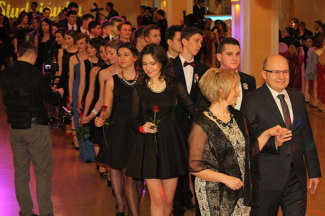 Przednia zabawa uczniów I LO w Rawiczu (zdjęcia)