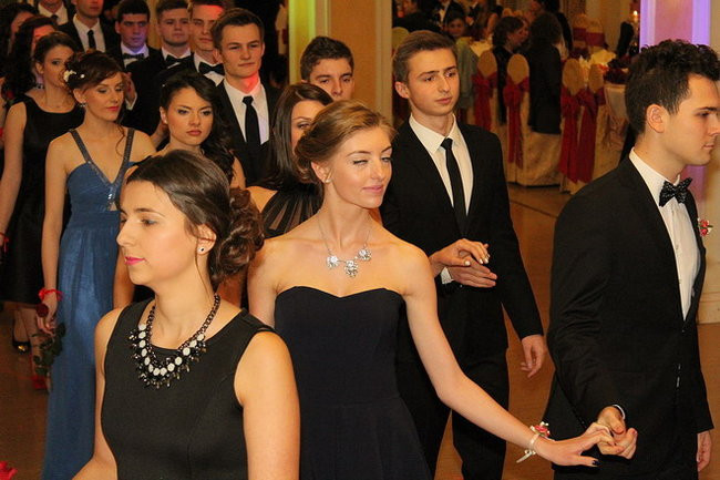 Przednia zabawa uczniów I LO w Rawiczu (zdjęcia)