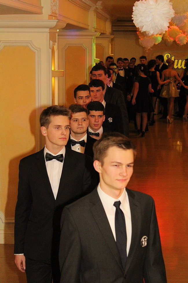 Przednia zabawa uczniów I LO w Rawiczu (zdjęcia)