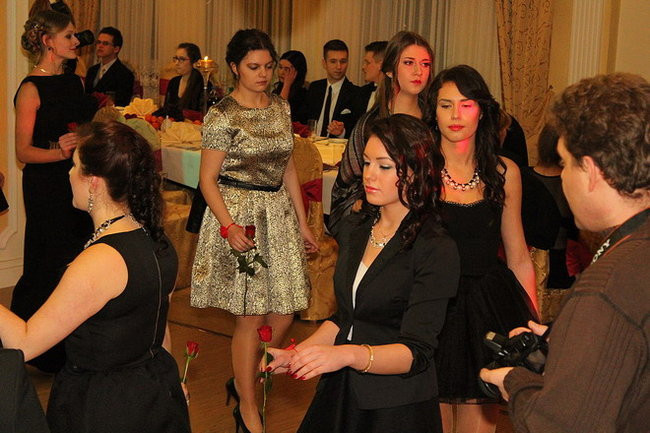 Przednia zabawa uczniów I LO w Rawiczu (zdjęcia)