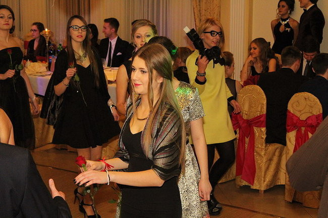 Przednia zabawa uczniów I LO w Rawiczu (zdjęcia)