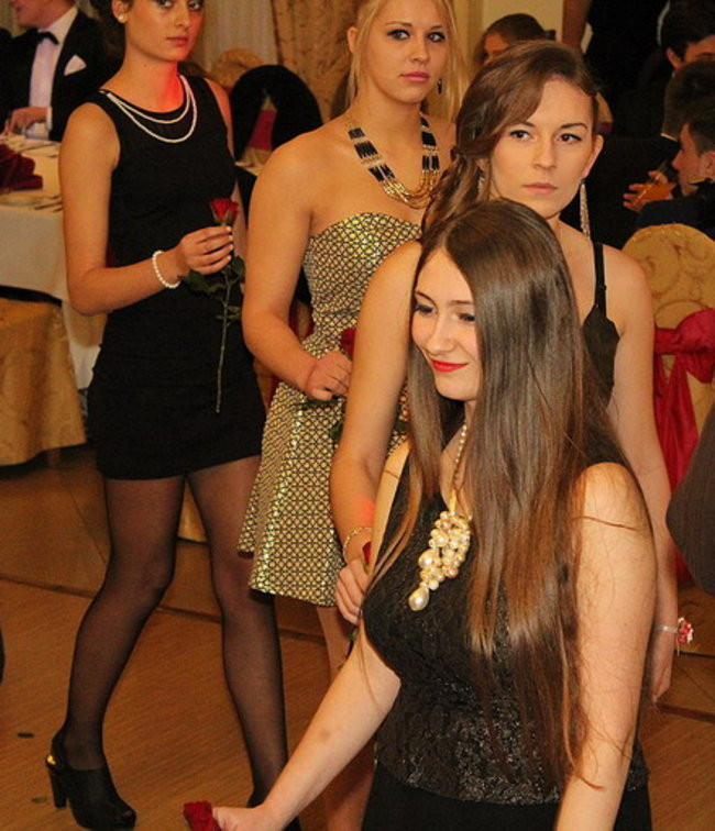 Przednia zabawa uczniów I LO w Rawiczu (zdjęcia)