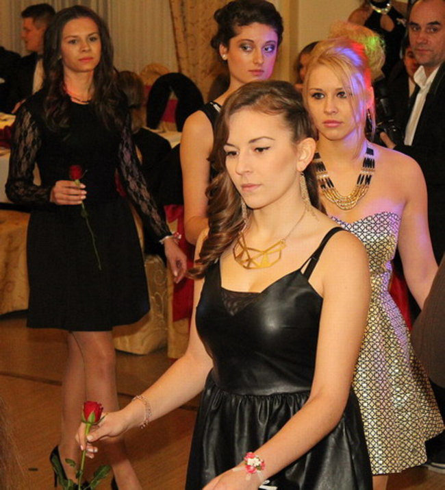 Przednia zabawa uczniów I LO w Rawiczu (zdjęcia)