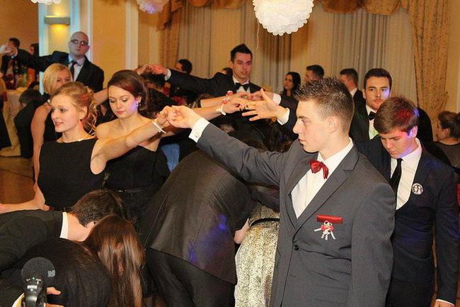 Przednia zabawa uczniów I LO w Rawiczu (zdjęcia)