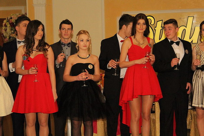 Przednia zabawa uczniów I LO w Rawiczu (zdjęcia)