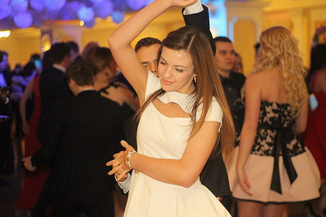 Przednia zabawa uczniów I LO w Rawiczu (zdjęcia)