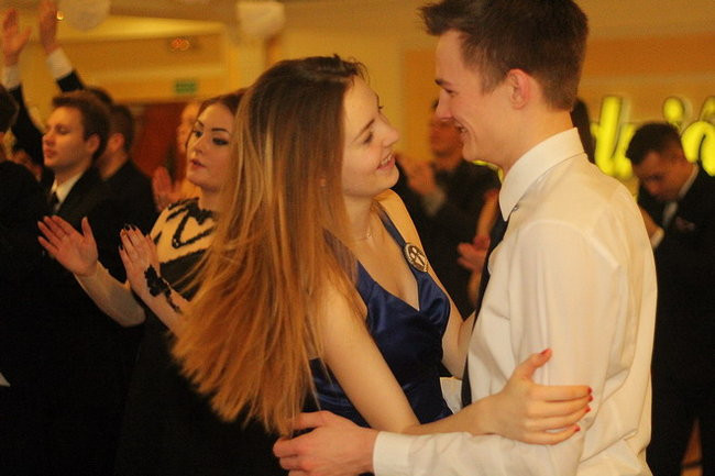 Przednia zabawa uczniów I LO w Rawiczu (zdjęcia)