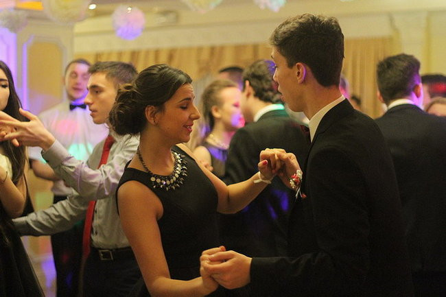 Przednia zabawa uczniów I LO w Rawiczu (zdjęcia)