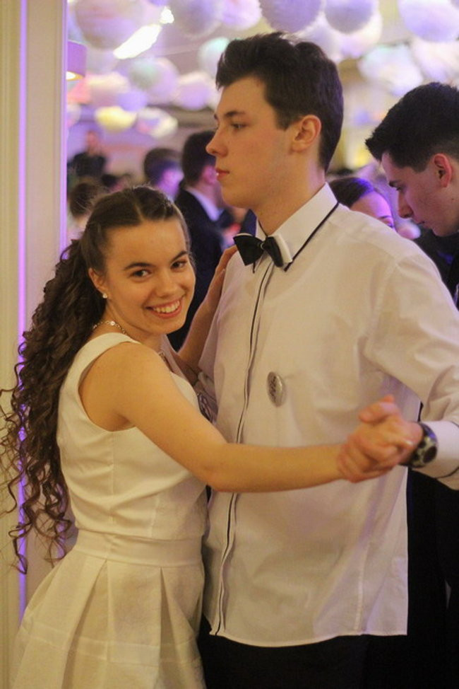 Przednia zabawa uczniów I LO w Rawiczu (zdjęcia)