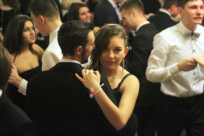 Przednia zabawa uczniów I LO w Rawiczu (zdjęcia)