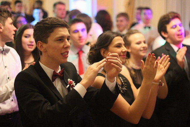 Przednia zabawa uczniów I LO w Rawiczu (zdjęcia)