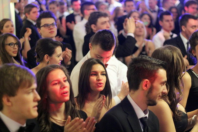 Przednia zabawa uczniów I LO w Rawiczu (zdjęcia)