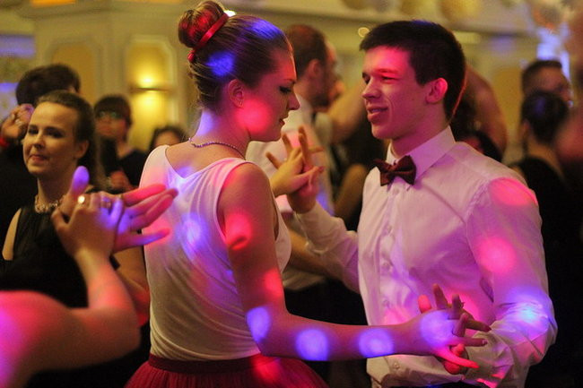 Przednia zabawa uczniów I LO w Rawiczu (zdjęcia)