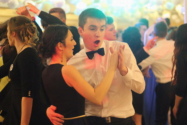 Przednia zabawa uczniów I LO w Rawiczu (zdjęcia)