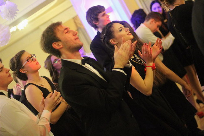 Przednia zabawa uczniów I LO w Rawiczu (zdjęcia)