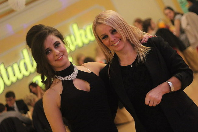 Przednia zabawa uczniów I LO w Rawiczu (zdjęcia)