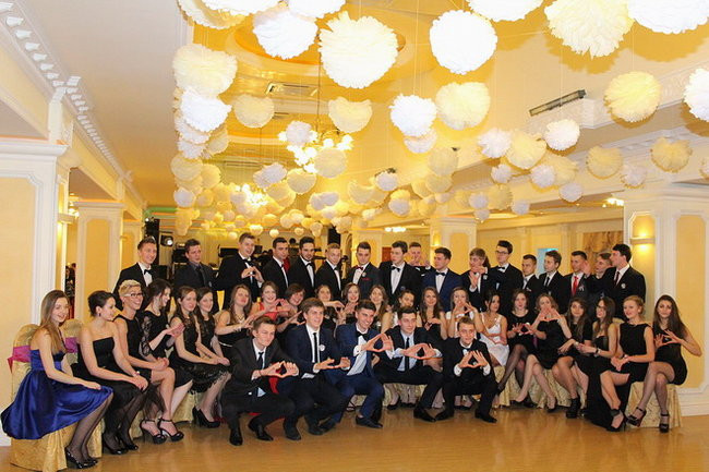 Przednia zabawa uczniów I LO w Rawiczu (zdjęcia)