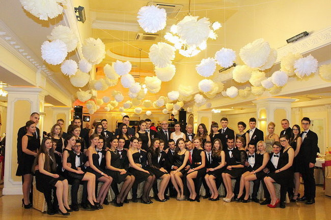 Przednia zabawa uczniów I LO w Rawiczu (zdjęcia)