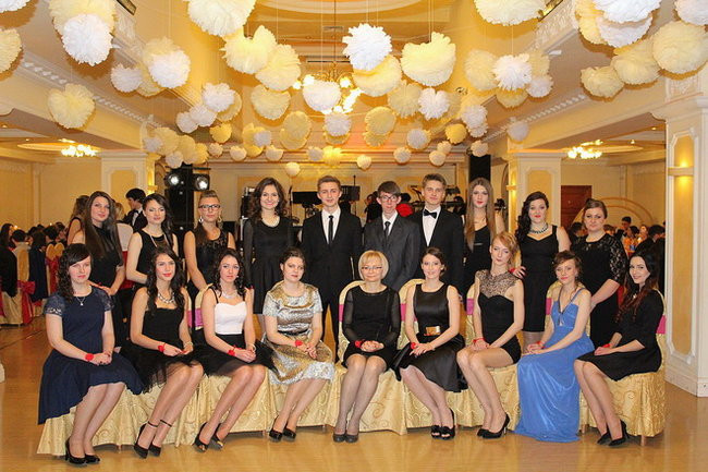 Przednia zabawa uczniów I LO w Rawiczu (zdjęcia)