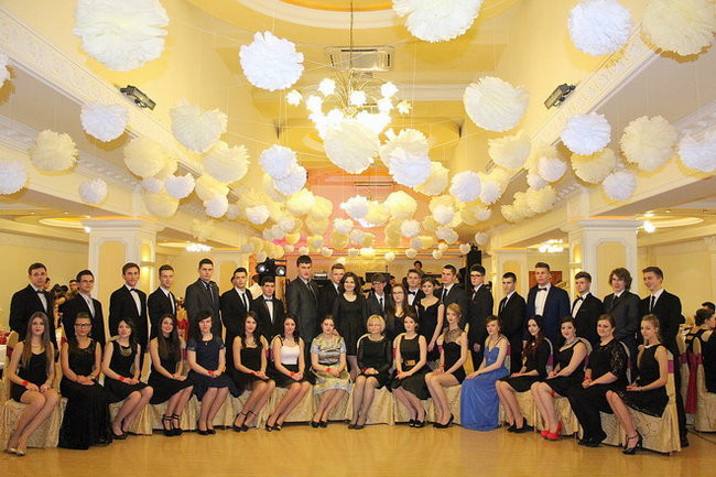 Przednia zabawa uczniów I LO w Rawiczu (zdjęcia)