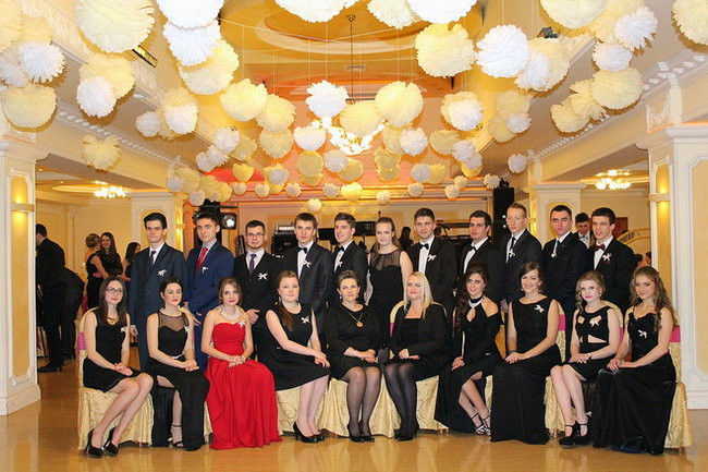 Przednia zabawa uczniów I LO w Rawiczu (zdjęcia)